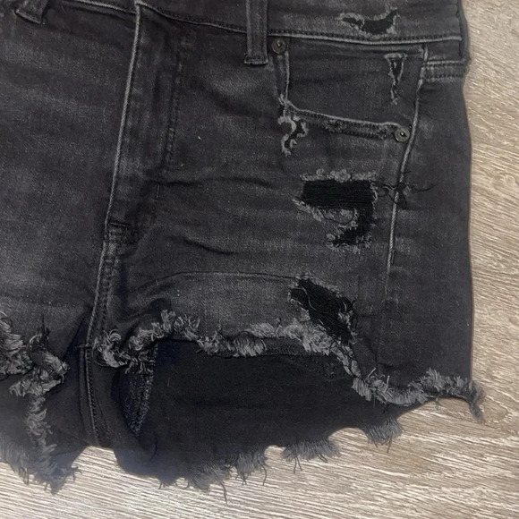 American Eagle size 8 black denim distressed jean shorts - Picture 3 of 6